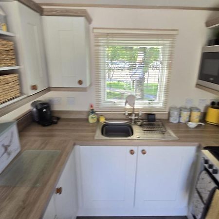 Luxury Lakeside Caravan With Hottub And Private Fishing Peg, Tattershall Lakes 외부 사진