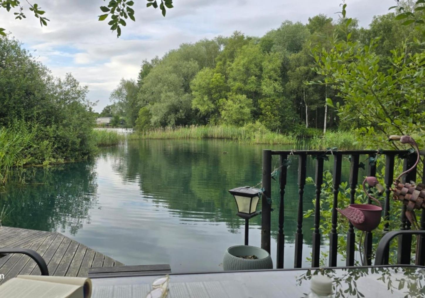 Luxury Lakeside Caravan With Hottub And Private Fishing Peg, Tattershall Lakes 외부 사진