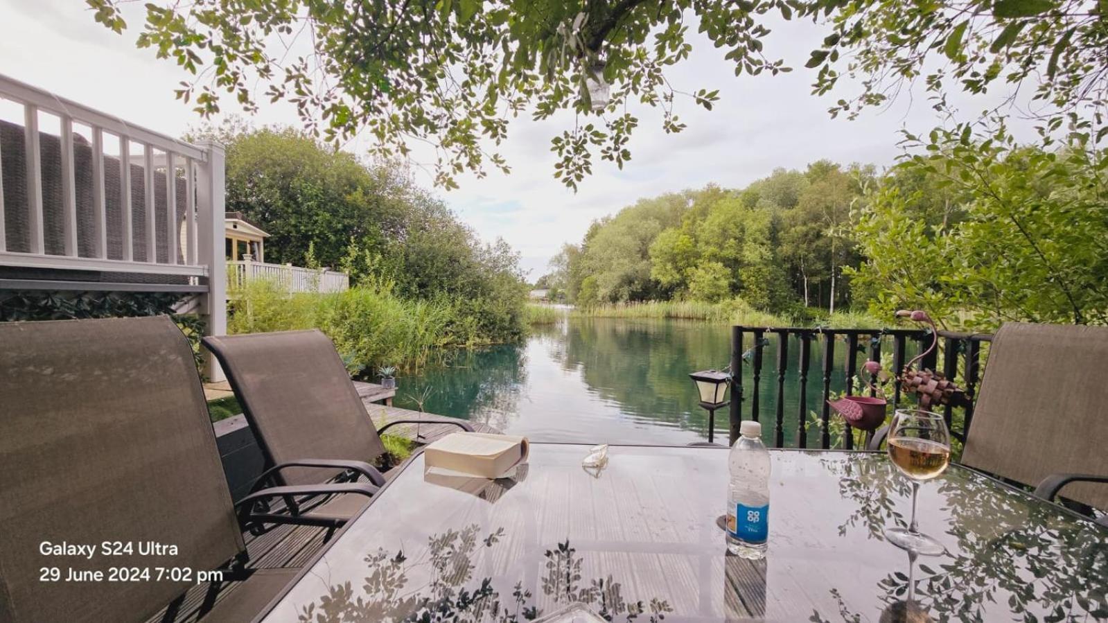 Luxury Lakeside Caravan With Hottub And Private Fishing Peg, Tattershall Lakes 외부 사진