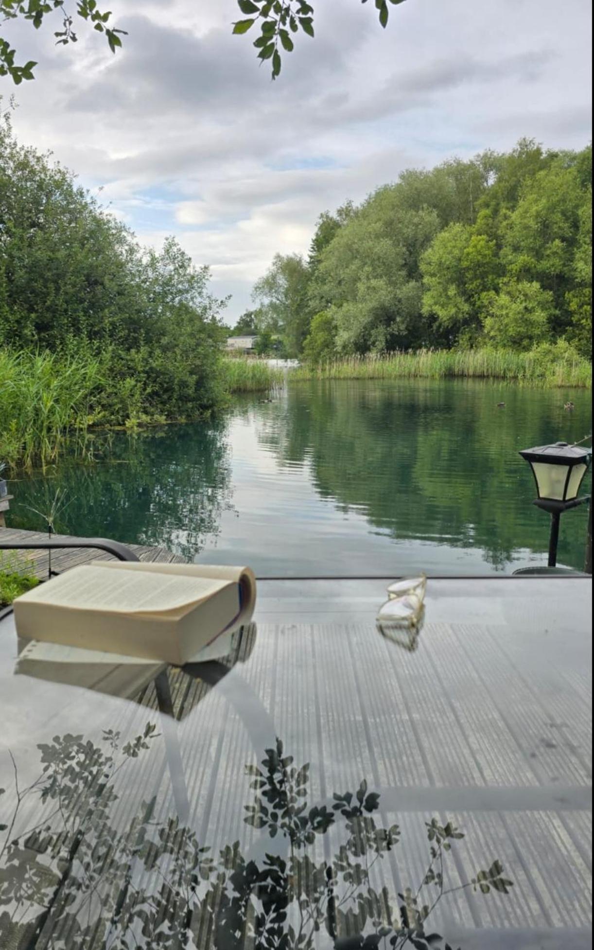 Luxury Lakeside Caravan With Hottub And Private Fishing Peg, Tattershall Lakes 외부 사진