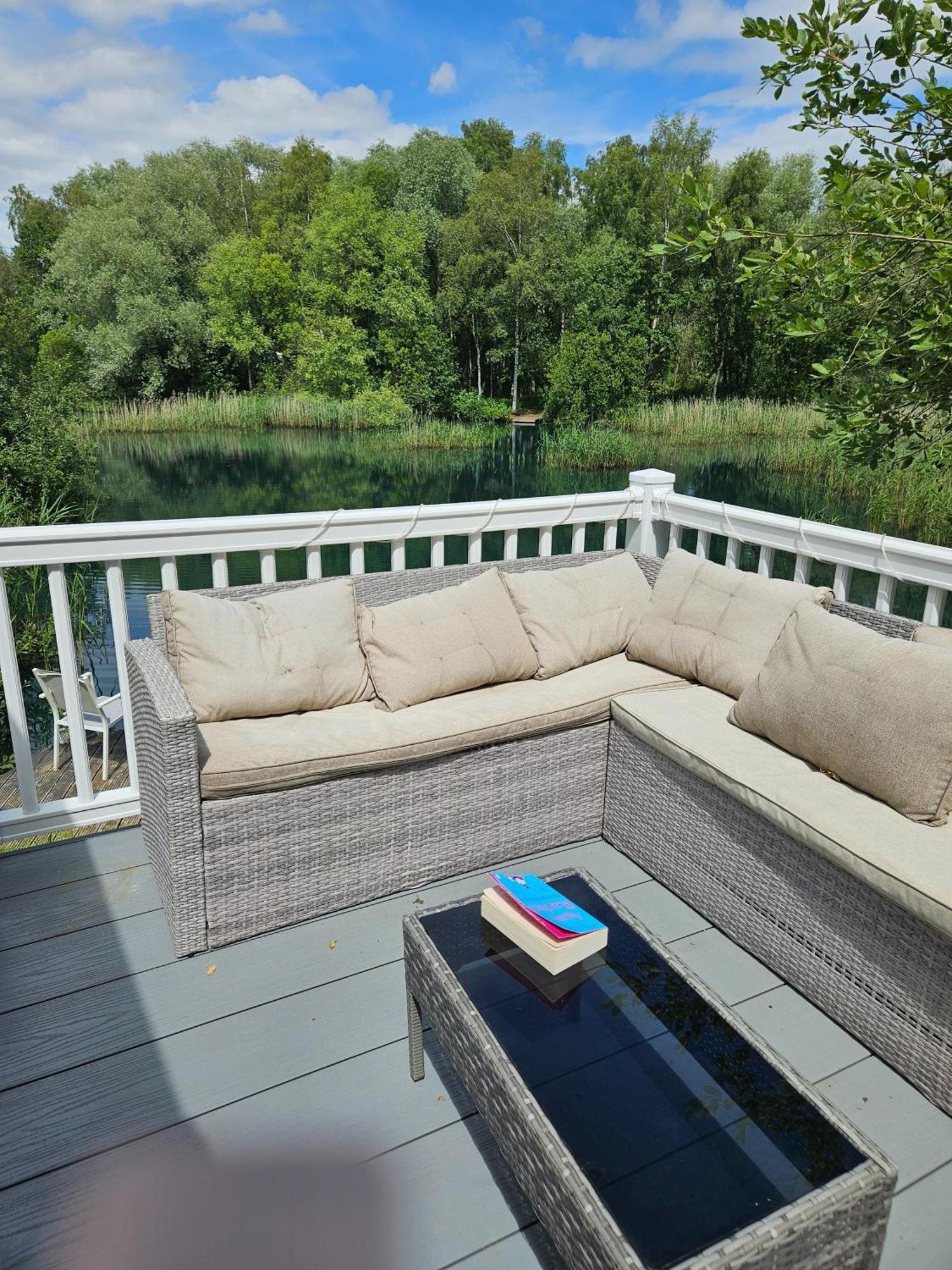 Luxury Lakeside Caravan With Hottub And Private Fishing Peg, Tattershall Lakes 외부 사진