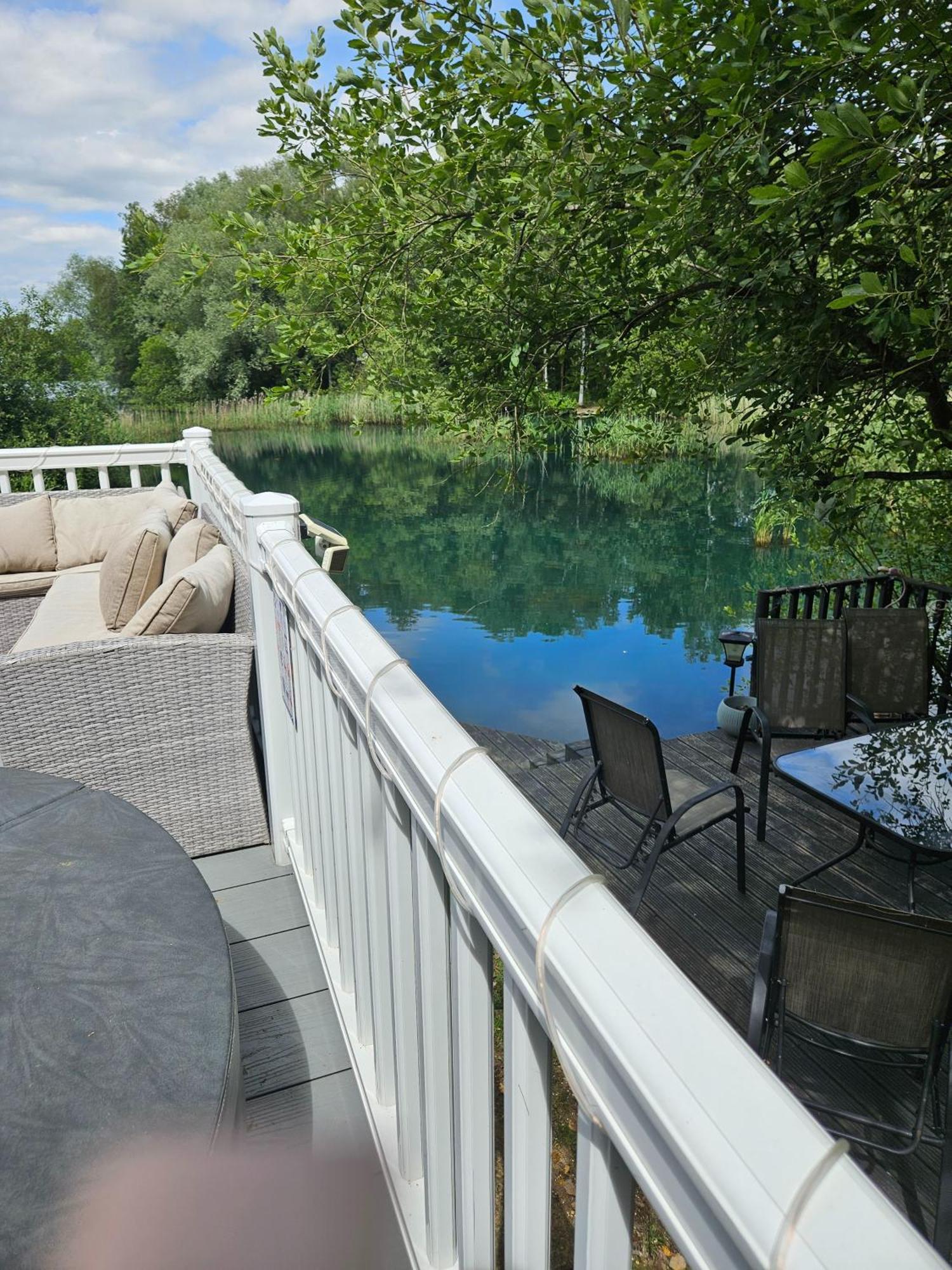 Luxury Lakeside Caravan With Hottub And Private Fishing Peg, Tattershall Lakes 외부 사진